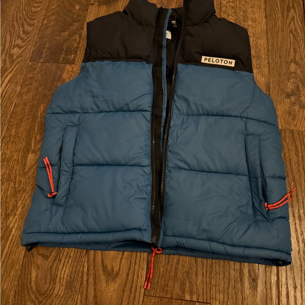 Peloton Black and Blue Quilted Vest (Size small)